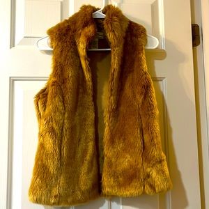 Women’s fuzzy Lucky Brand vest